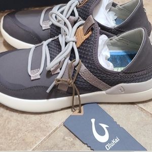 BRAND NEW Olukai Kawela Size 6 (Brand New in Box) - $150 MSRP on Olukai